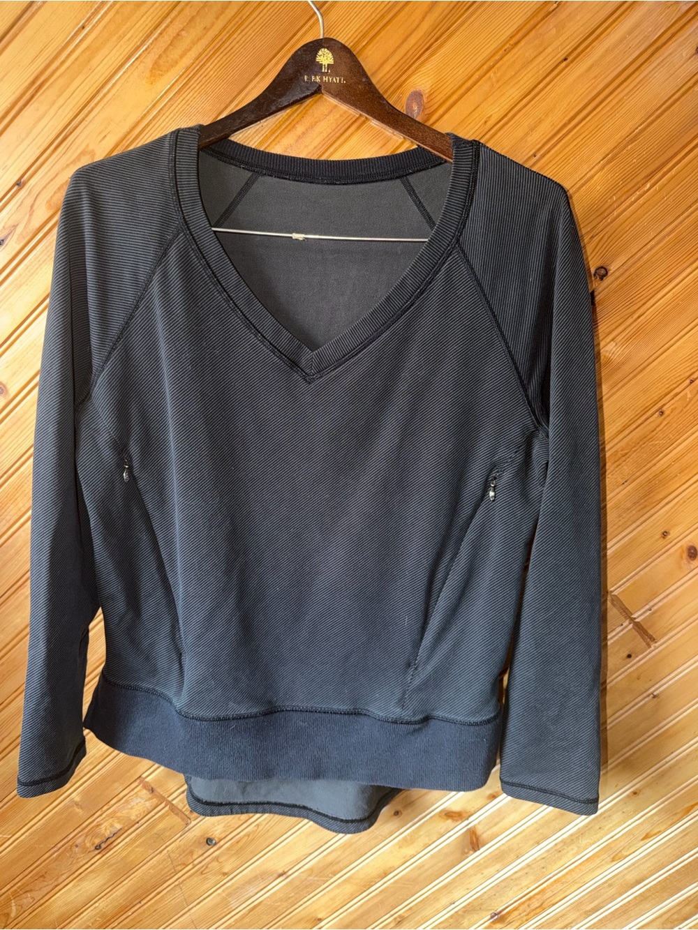 LULULEMON v neck dark grey sweatshirt sz 6